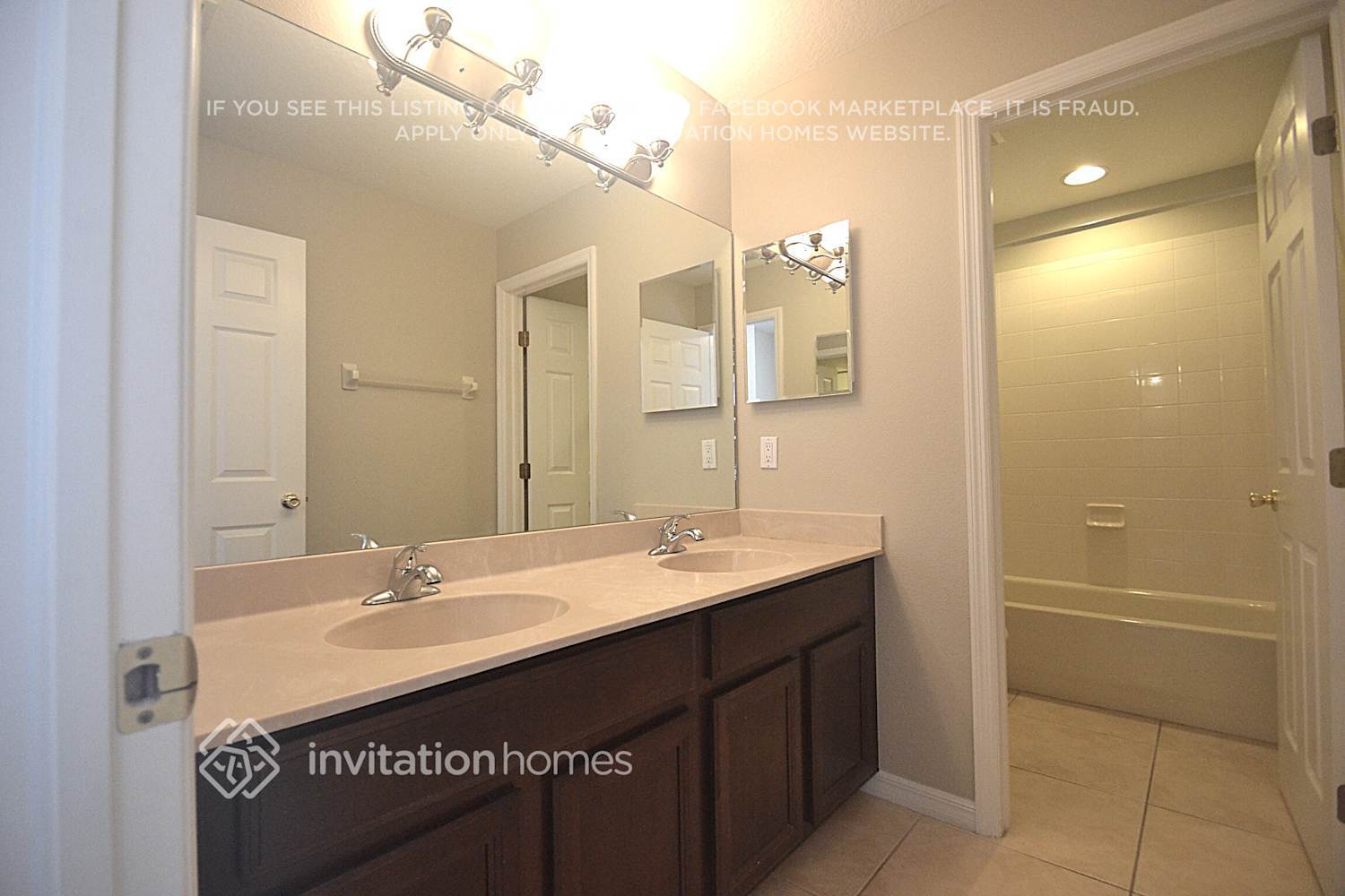 Building Photo - 8828 Royal Enclave Blvd