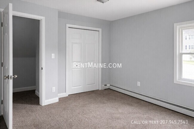 Building Photo - 492 Main St