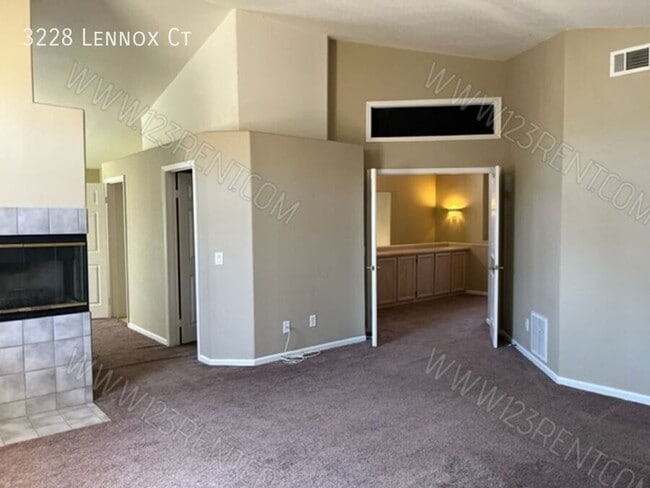 Building Photo - 3228 Lennox Ct