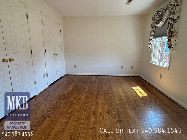 Building Photo - 5175 Lakeland Dr