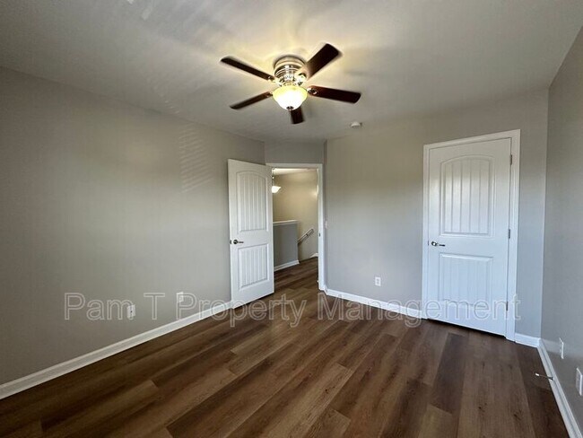 Building Photo - 106 Sonata Cir