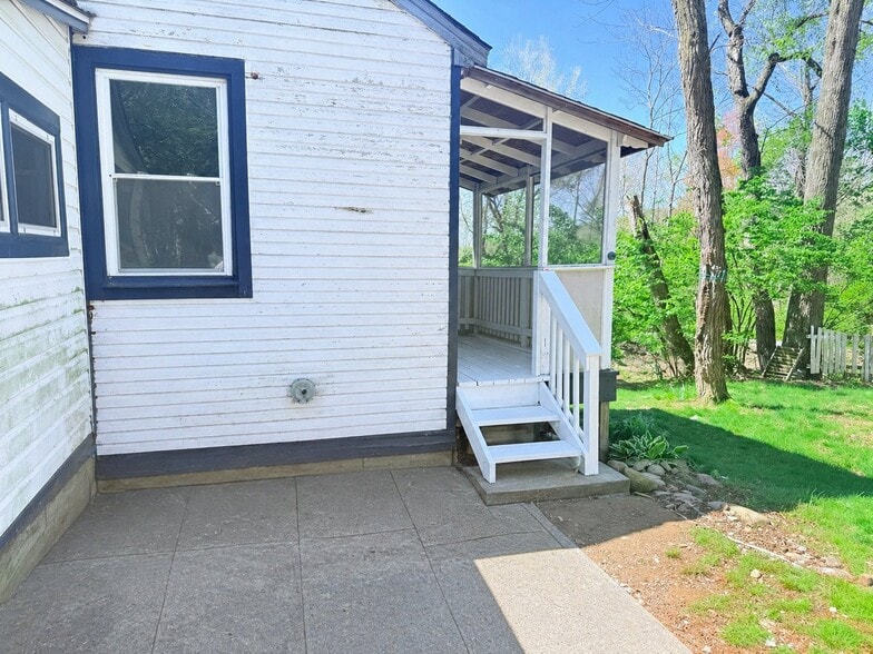 Building Photo - 7 Kennedy Ln