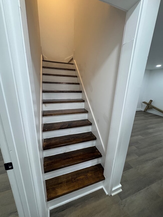 Building Photo - 227 Lewis St