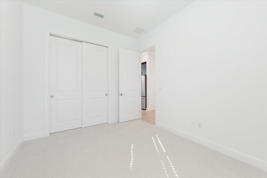 Building Photo - 116 SE Cortile Enza