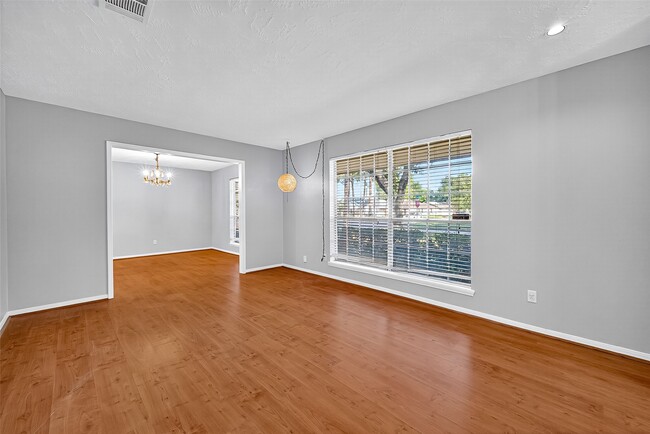 Building Photo - 9602 S Petersham Dr