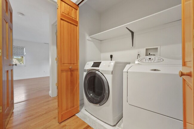 Building Photo - 53 Midbrook Ln