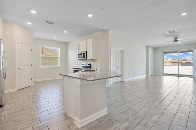 Building Photo - 223 Bergamot Lp