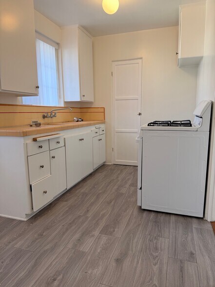 Building Photo - 121 E Garfield Ave