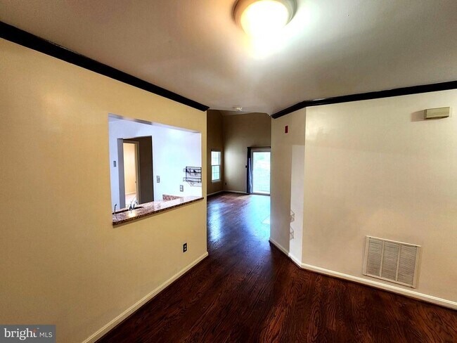 Building Photo - 2 Tyler Falls Ct