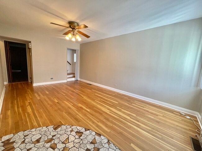 Building Photo - 6046 S Melvina Ave