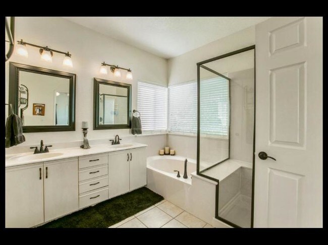 Building Photo - 6809 Medinah Ln NE