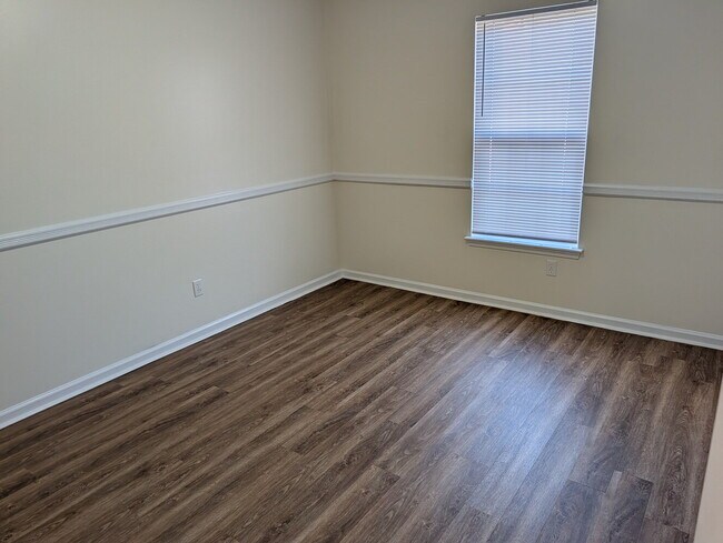 Building Photo - Nice 2 Bedroom Townhouse - 1154 Pueble Drive