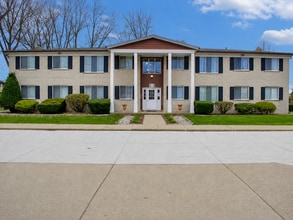 Building Photo - 1632 E Thirteen Mile Rd