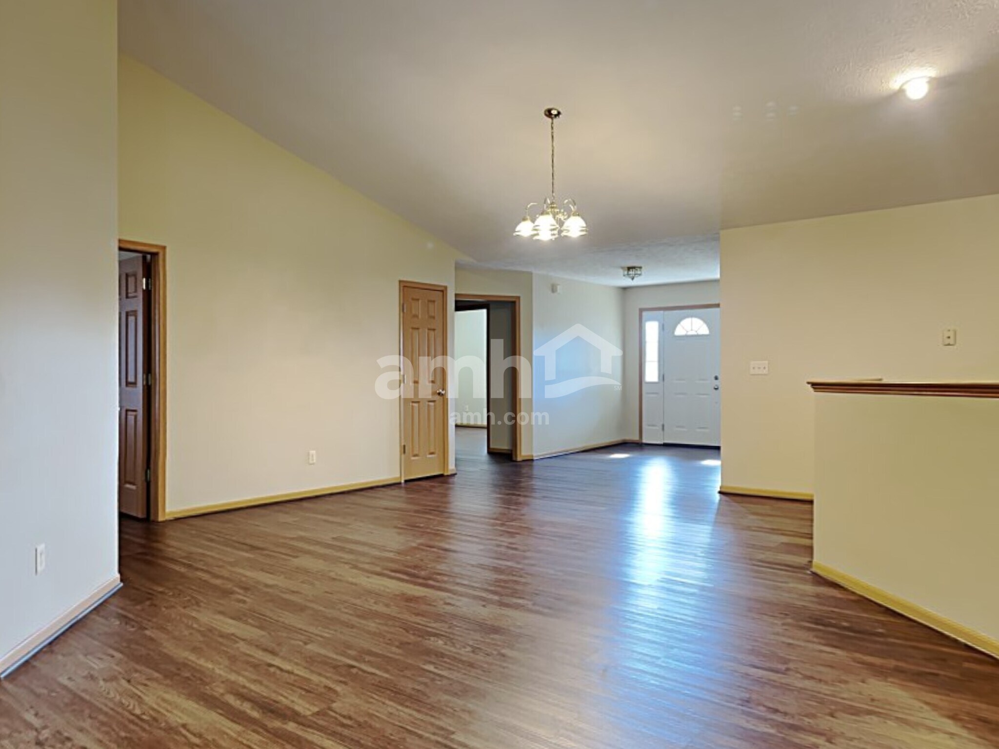 Building Photo - 3370 Redbud Dr