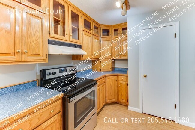 Building Photo - 1015 Evans Ct