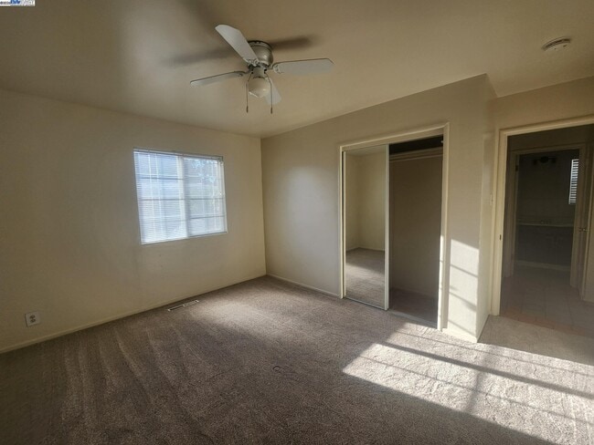 Building Photo - 323 Adelle St