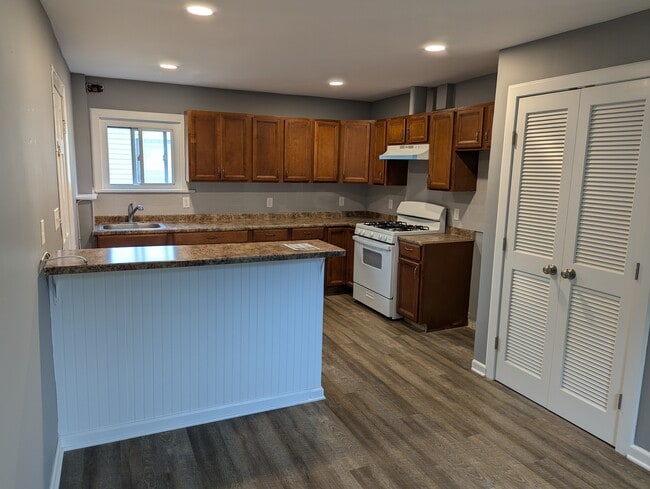 Building Photo - 45 Westcott St