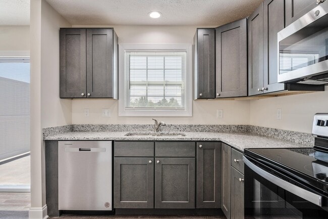 Building Photo - 435 Skylar Dr