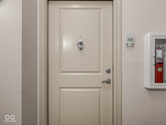 Building Photo - 450 E Ohio St