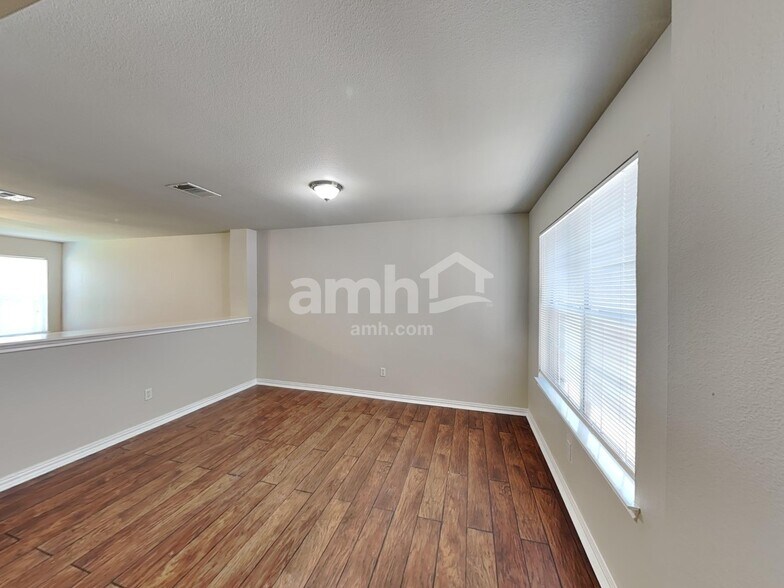 Building Photo - 212 Hereford St