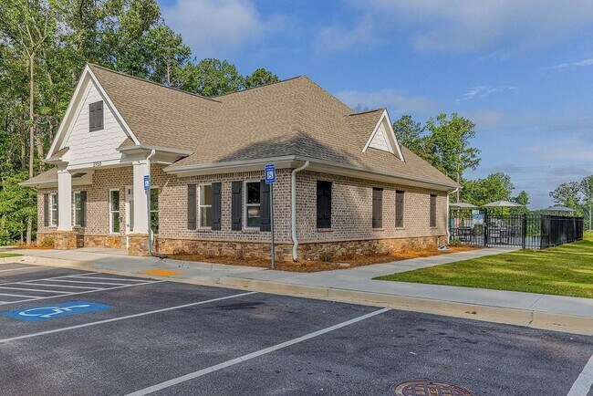 Building Photo - 2749 Lou Lou Ln