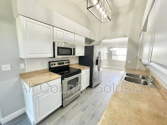 Building Photo - 19468 Edgewater Dr