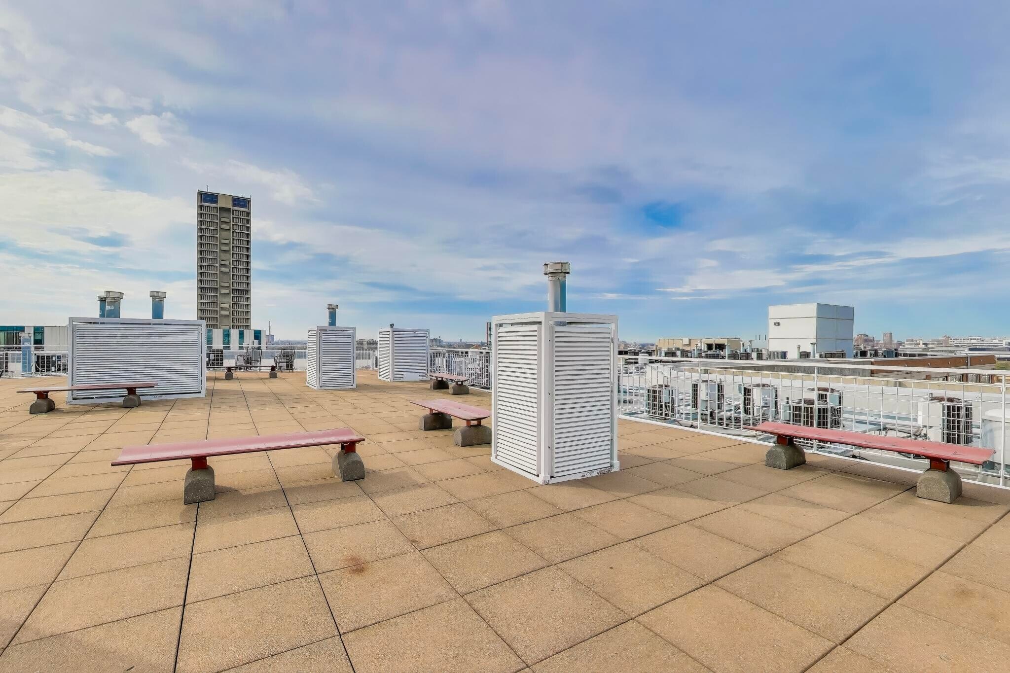 Building Photo - 933 W Van Buren St