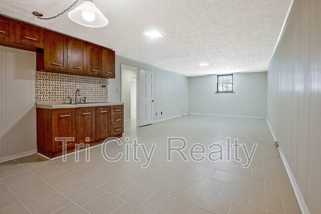 Building Photo - 630 Hawthorne Pl
