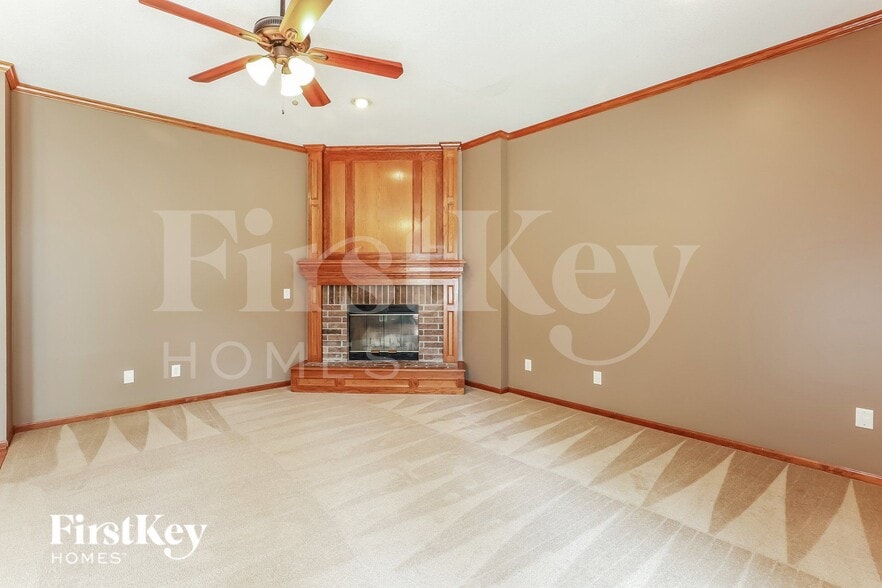 Building Photo - 1824 SW Pinecreek Ct