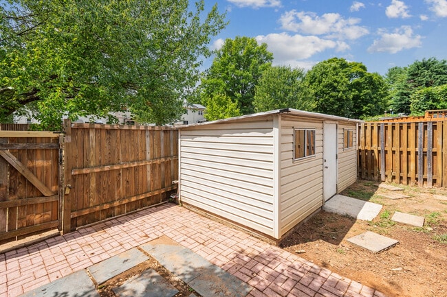 Building Photo - 8266 Amity Cir