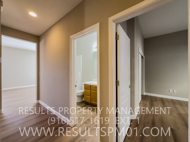 Building Photo - Lovely 4 bedroom Roseville home Olympus po...