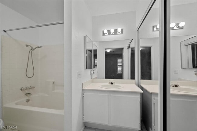 Building Photo - 4861 S Torrey Pines Dr