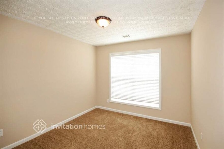 Building Photo - 3990 Piper Glen Dr NE