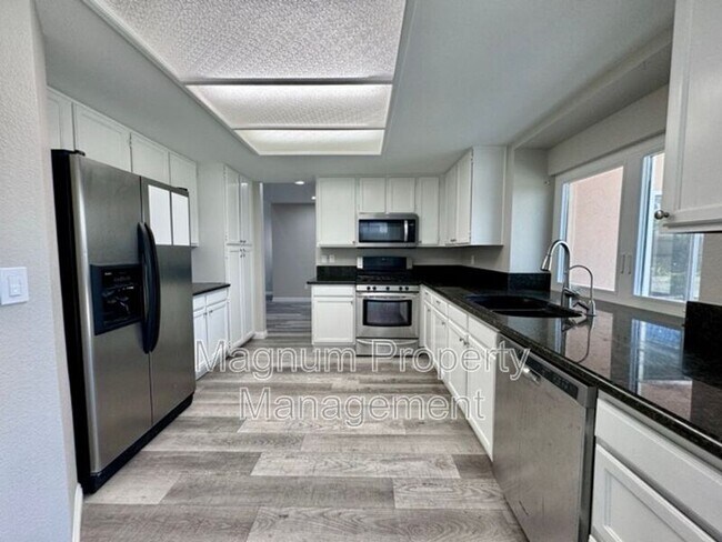 Building Photo - 39739 Creative Dr