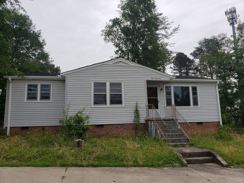 Primary Photo - 4000 Edwards Rd