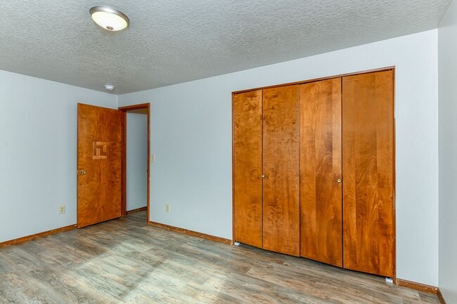 Building Photo - 2 Bedroom 1.5 Bathroom 4 plex