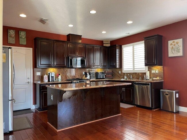 Building Photo - NEWER MODERN HOME BEHIND KAISER VACAVILLE *STAR RENTALS