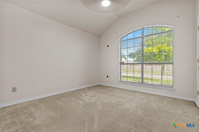 Building Photo - 418 Canoe Dr