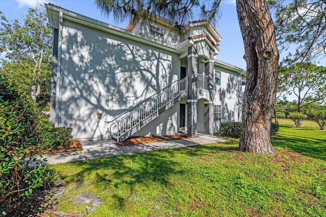 Building Photo - 13953 Fairway Island Dr