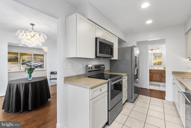 Building Photo - 106 Bernard Ct