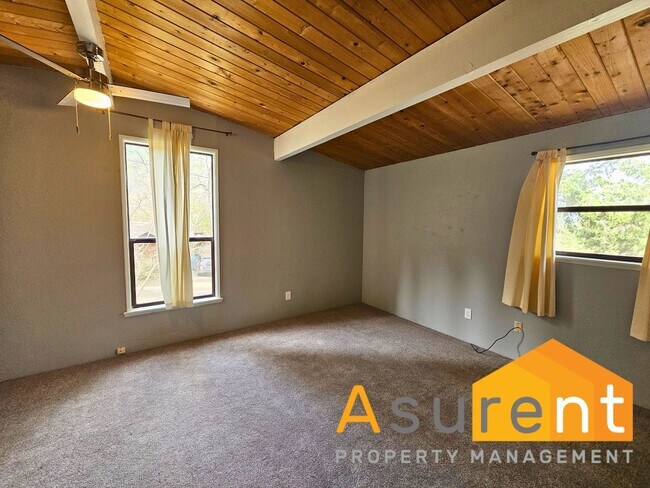 Building Photo - Stunning Home located in the picturesque Ashland