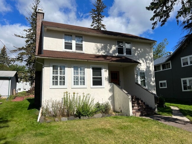 Building Photo - Duluth MN - 4 Bedroom - 2 Bath - 1 Car Gar...