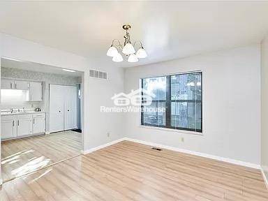 Building Photo - 15675 Ferncreek Dr