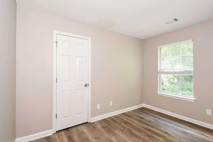 Building Photo - 2311 McMurry Dr