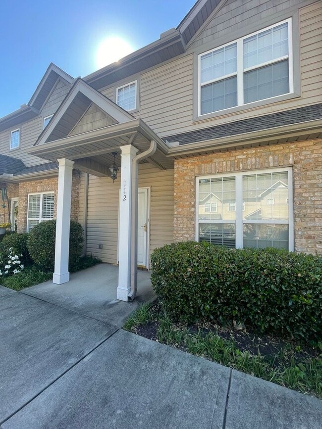 Building Photo - Cute 2 Bedroom Townhouse Near Furman and Cherrydale!! Ready for Immediate Move In!!!!