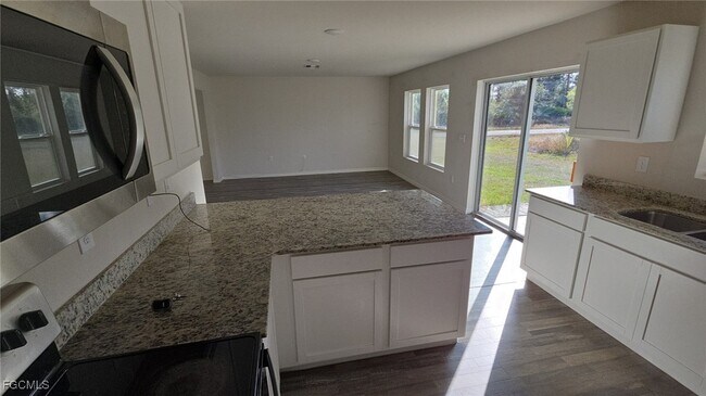 Building Photo - 354 Western Ave S