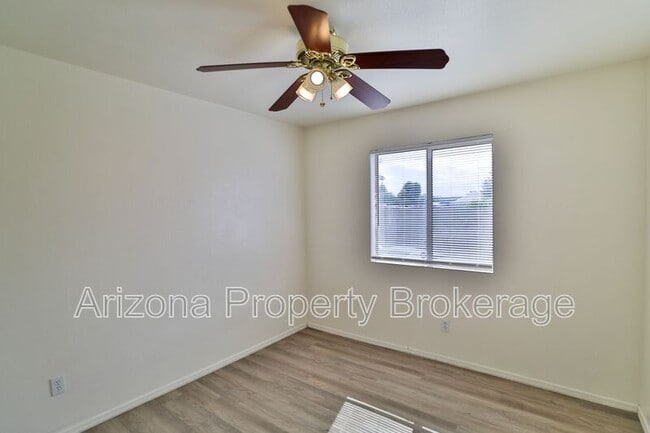 Building Photo - 1710 E Horseshoe Ave