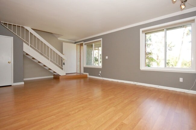 Building Photo - Beautiful Bright 3BR/2.5BA Condo in Tanglewood!!