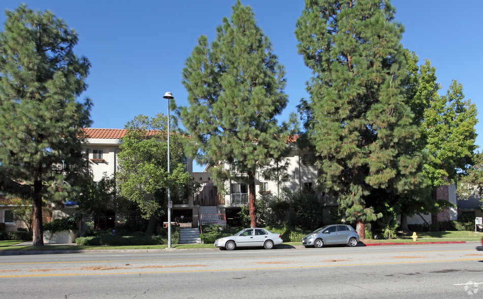 Building Photo - Granada Court