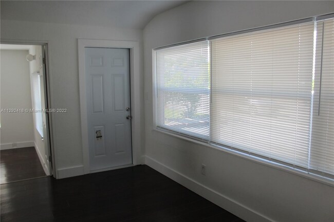 Building Photo - 1820 Dewey St